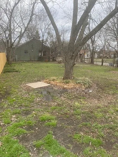 608 A Plum — Photo 4