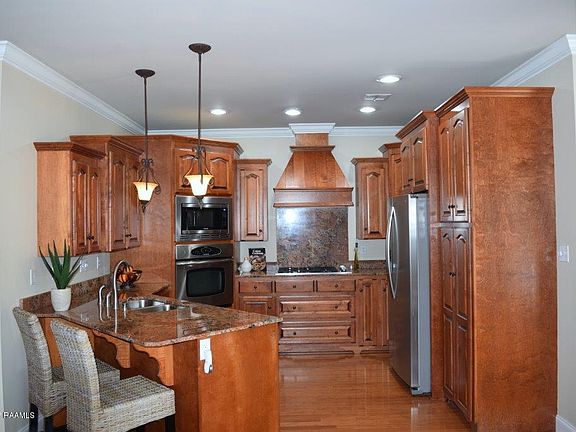 2nd image of 101 Brookhollow Dr