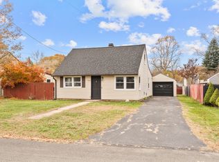 16 Greenway Pl, Meriden, CT 06451