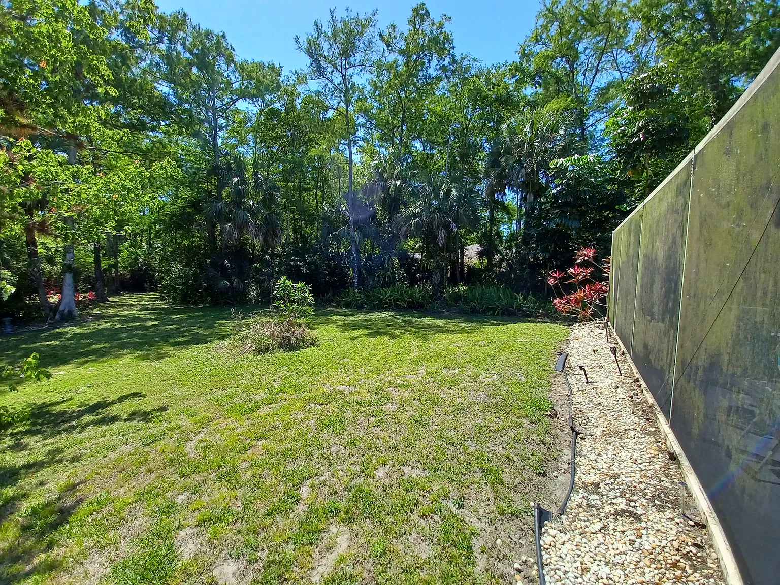 3 bed, 2300 sqft, $3,195 — Photo 4