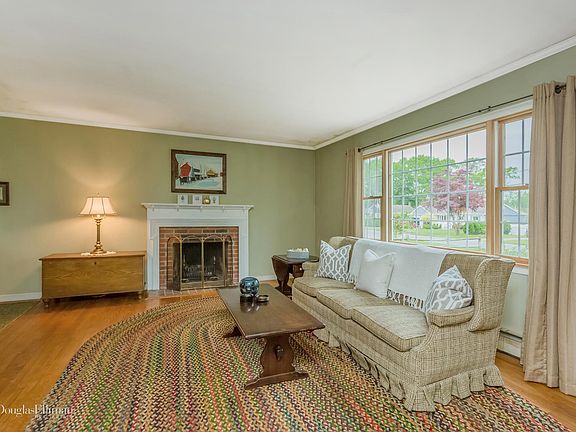 3rd image of 263 Sunrise Ave