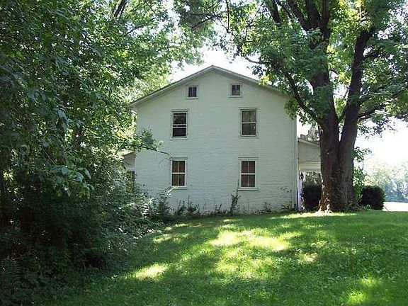 4th image of 160 Doyle Ave