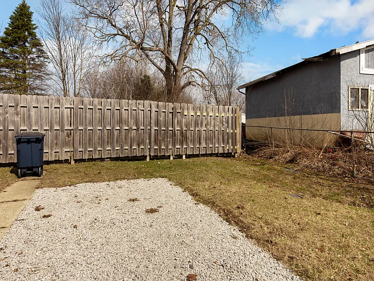 2 Faust Ct — Photo 33