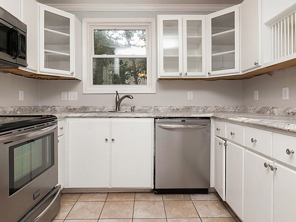 2nd image of 304 Bonnahurst Dr