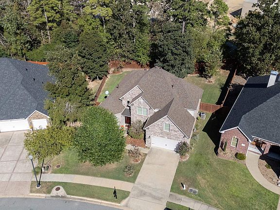 4th image of 32 Tournay Cir