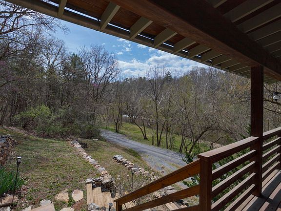 2nd image of 125 Millers Landing Ln