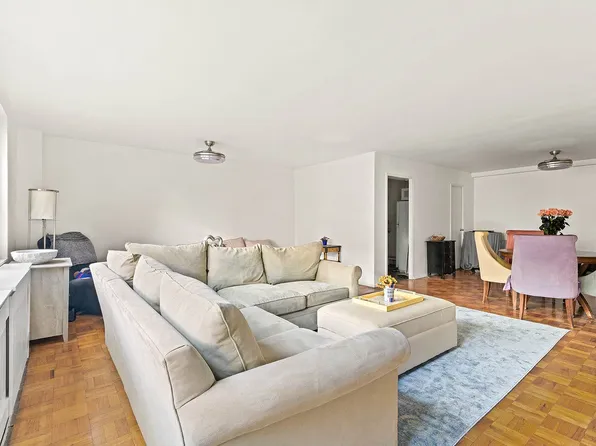 315 East 70th Street image 4 of 15