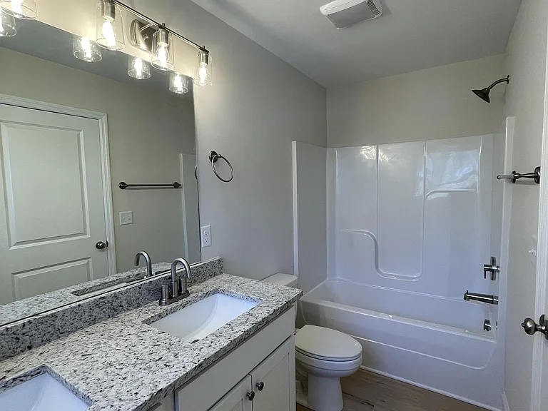 2405 Harley St — Photo 12