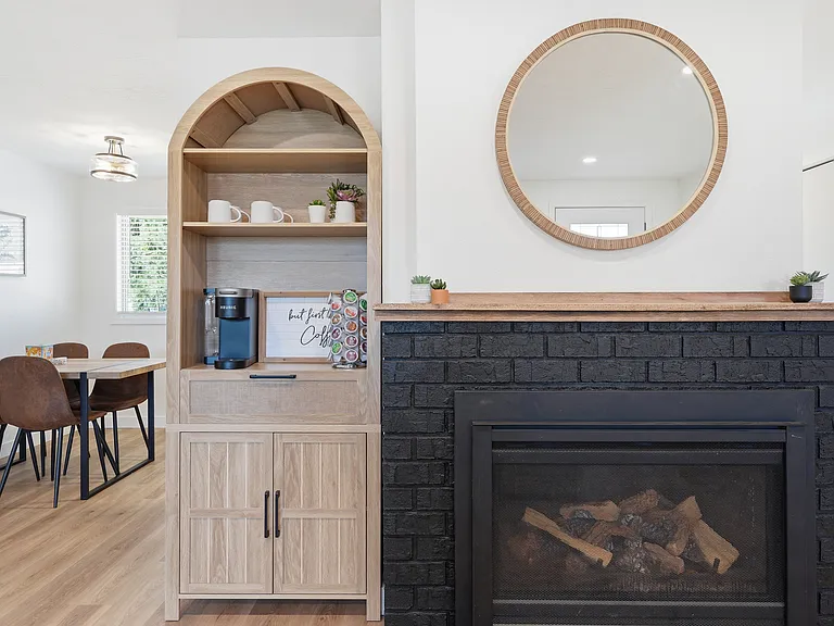 807 E Timber Ln — Photo 6