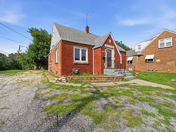 2nd image of 404 River Oaks Dr