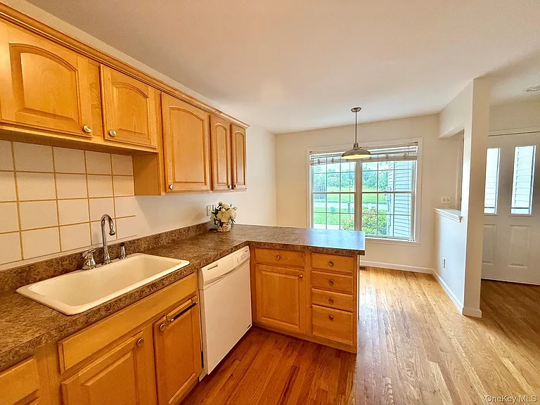 73 Sandalwood Ln — Photo 4