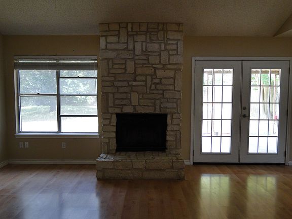 Great Lighting throughout!