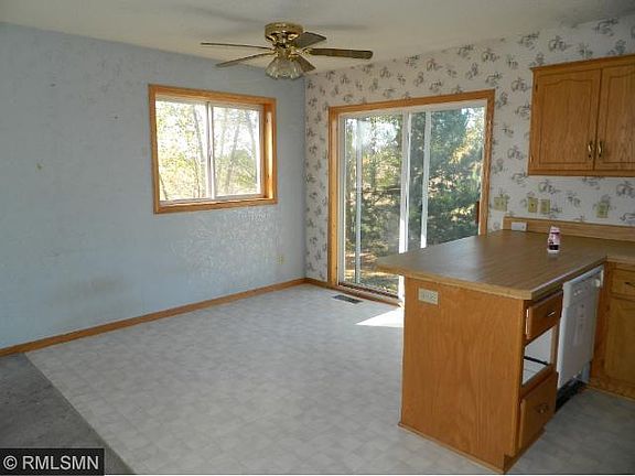 3rd image of 41470 Evergreen Ave
