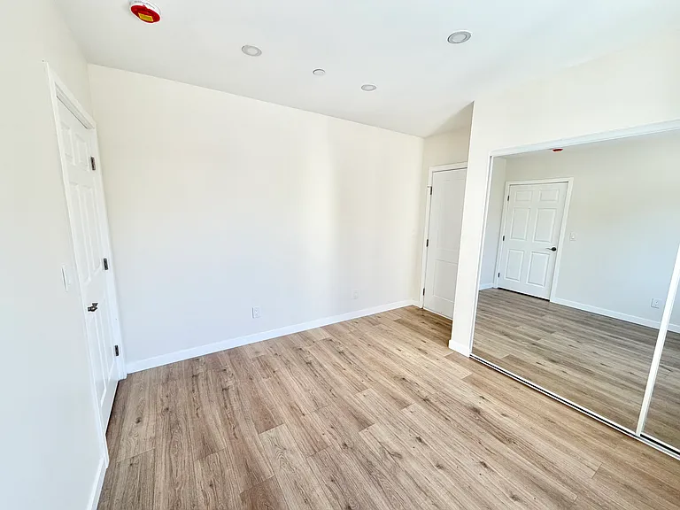 10639 Whitegate Ave — Photo 20