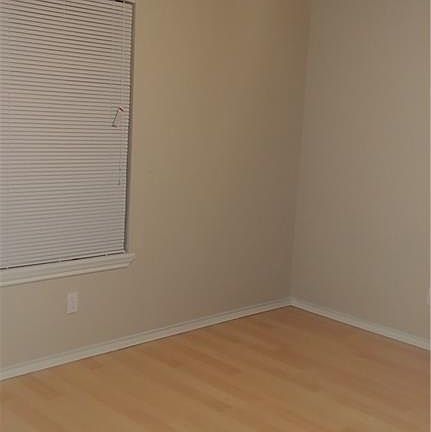 5th image of 505 W 11th St