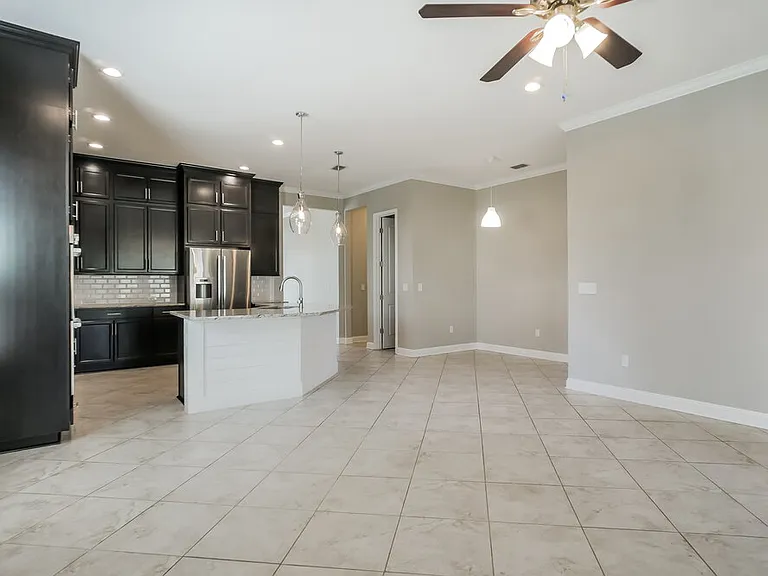 124 Willow Lake Dr — Photo 6
