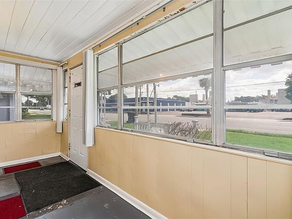 4th image of 918 S GOLDWYN AVENUE