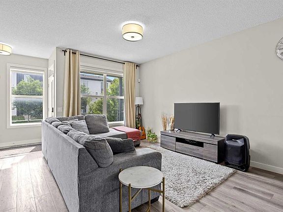 5th image of 867 E Walgrove Blvd SE