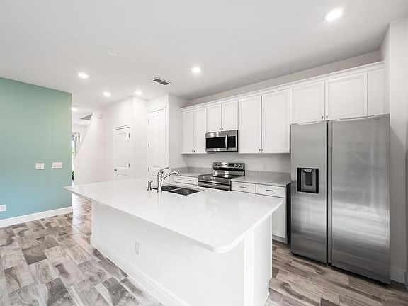 5th image of 8209 Surf St #8209
