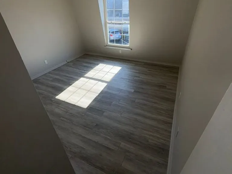 Naveen Pine Apartments — Photo 9