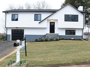 309 Crestwood Dr, Naugatuck, CT 06770