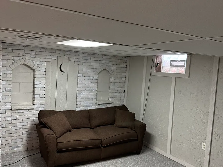 8829 W Olive St — Photo 14
