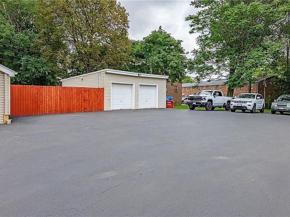 5th image of 2568 Dewey Ave