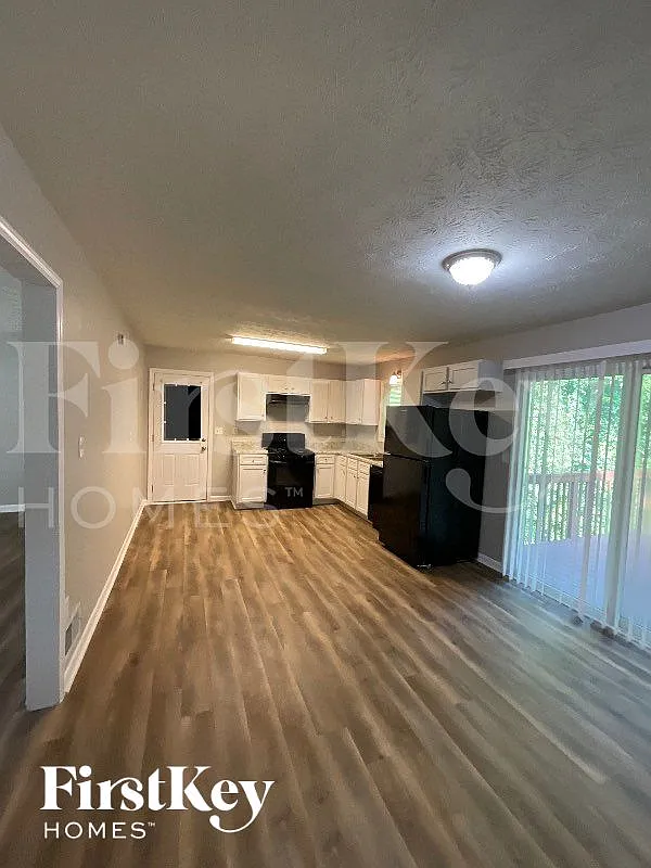 4 bed, 1.5 bath, 1539 sqft, $2,085 — Photo 4
