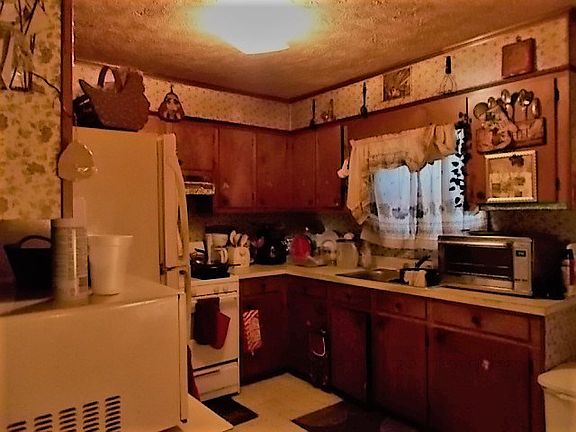 3rd image of 613 Lauren St
