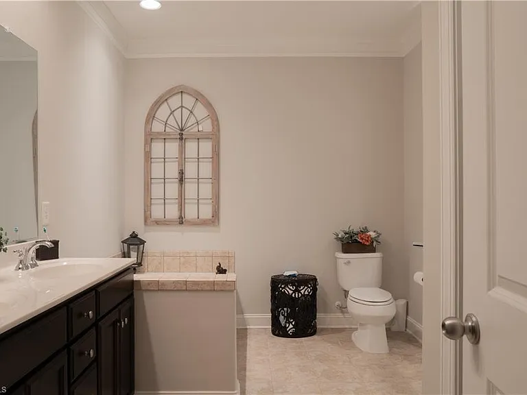 2941 York Place Dr — Photo 10