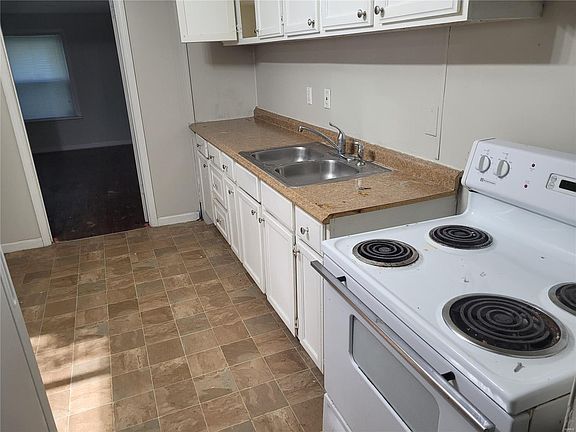 4th image of 122 Brigadoon Cir