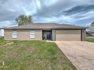 700 Ponderosa St, Centerton, AR 72719