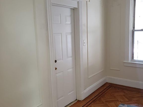 4th image of 171 Beech St