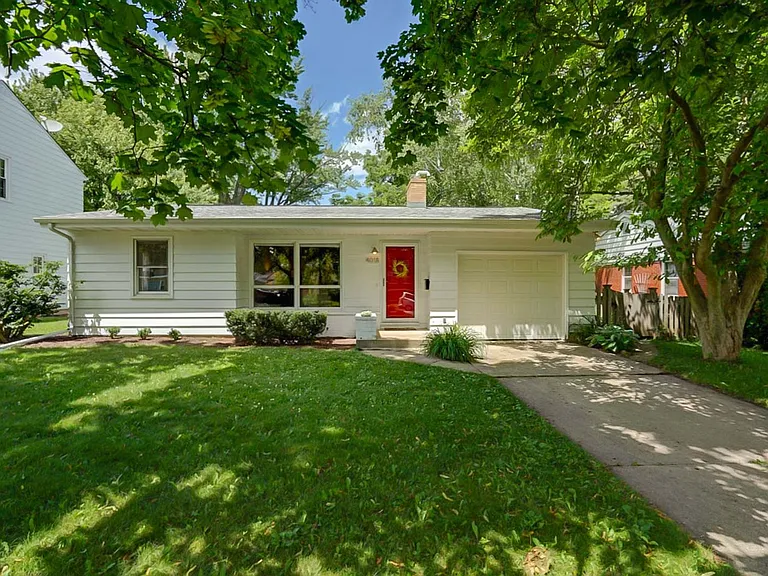 4018 Paunack Ave — Photo 3