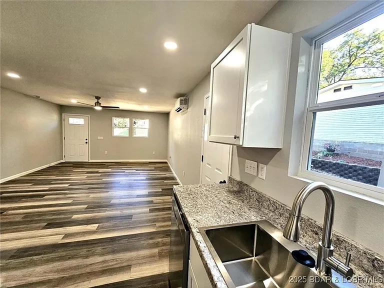 4861 University Ln — Photo 4