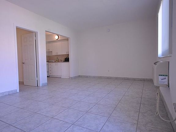 3rd image of 2160 Bay Dr APT 6
