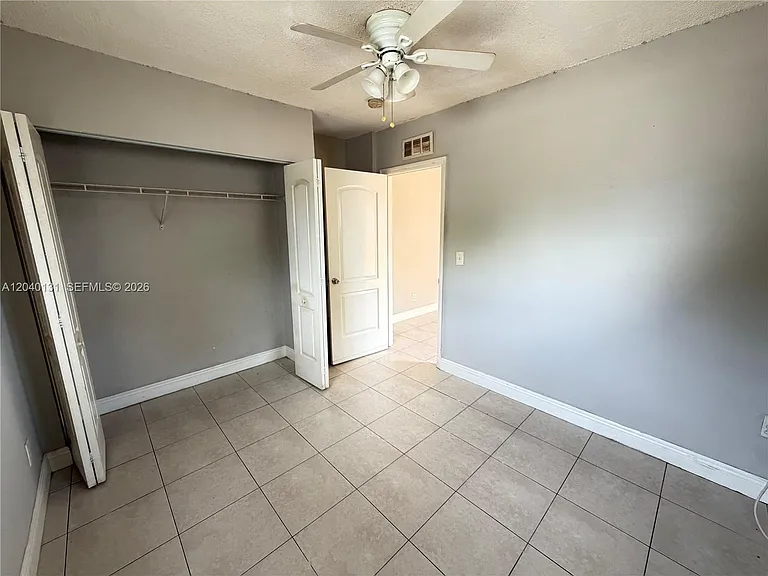 6012 SW 38th St #4 — Photo 11