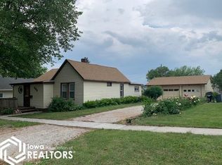 608 S Maple St, Creston, IA 50801