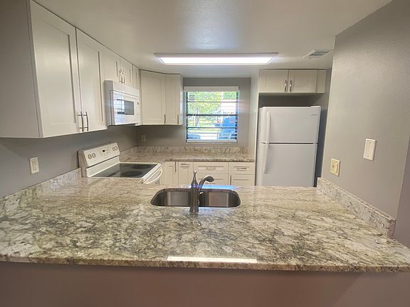 2nd image of 10125 Lake Oak Cir