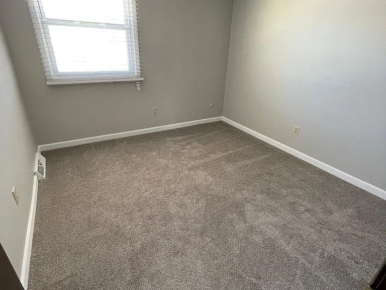 40 W Summerset Ln — Photo 9