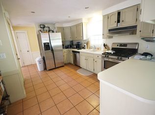 1 Edgewood Dr, Hudson, NH 03051