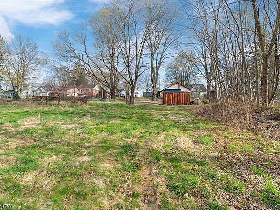 4th image of 1664 Woods Rd