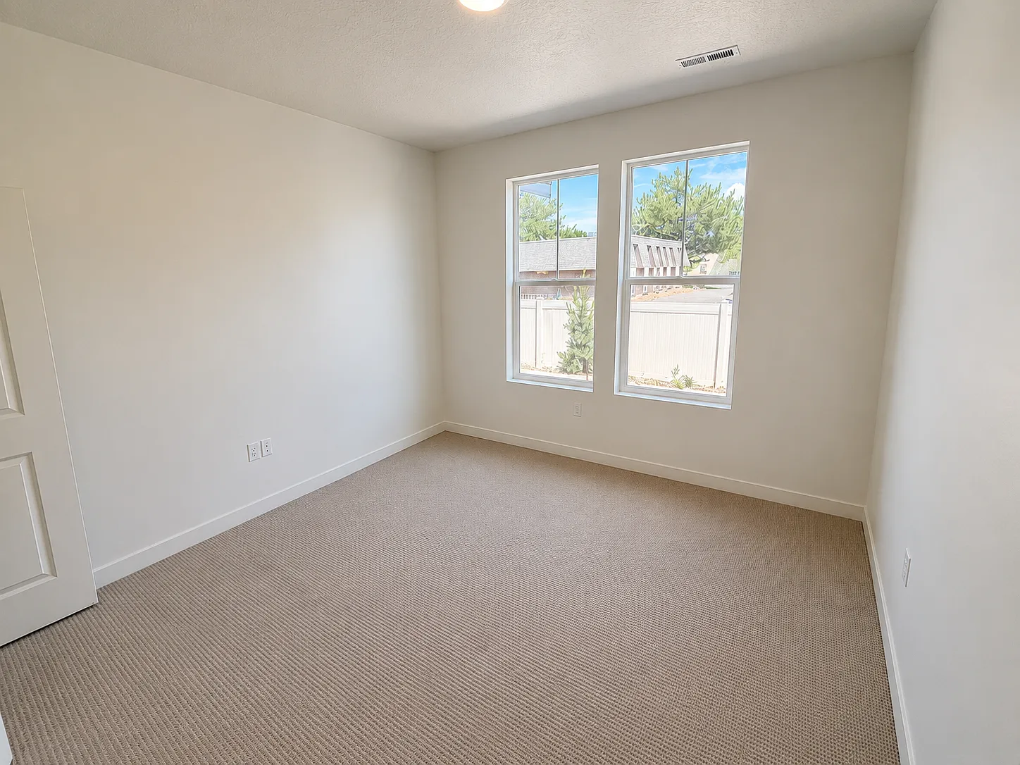 3 bed, 3.5 bath, 1785 sqft, $950 — Photo 3