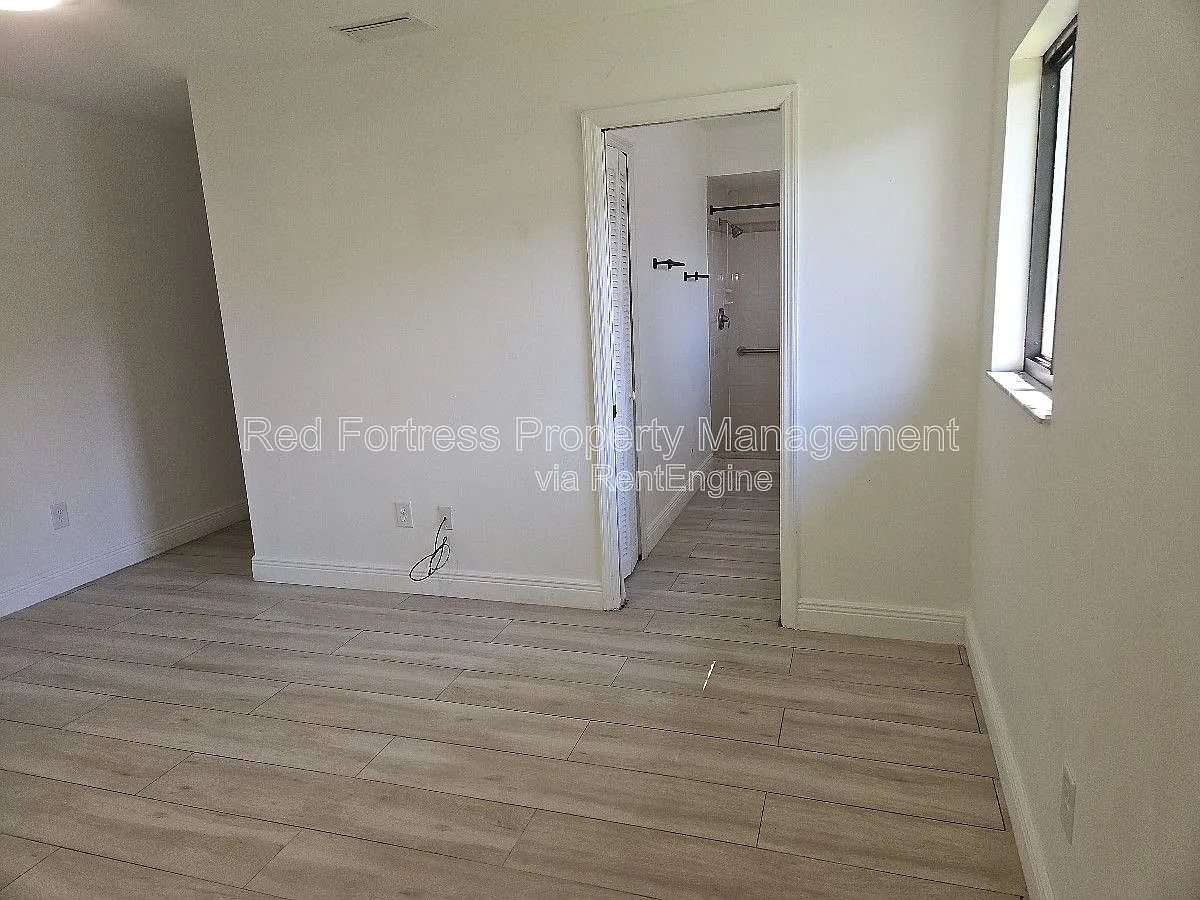 3 bed, 2.0 bath, 1361 sqft, $2,149 — Photo 3