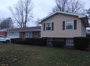 18 Parkview Rd, Rushville, IL 62681