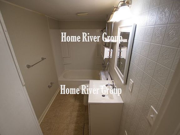 4th image of 711 High Grove Rd