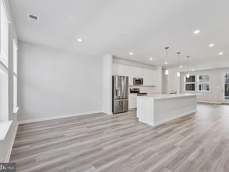9670 Swallowtail Ln — Photo 37