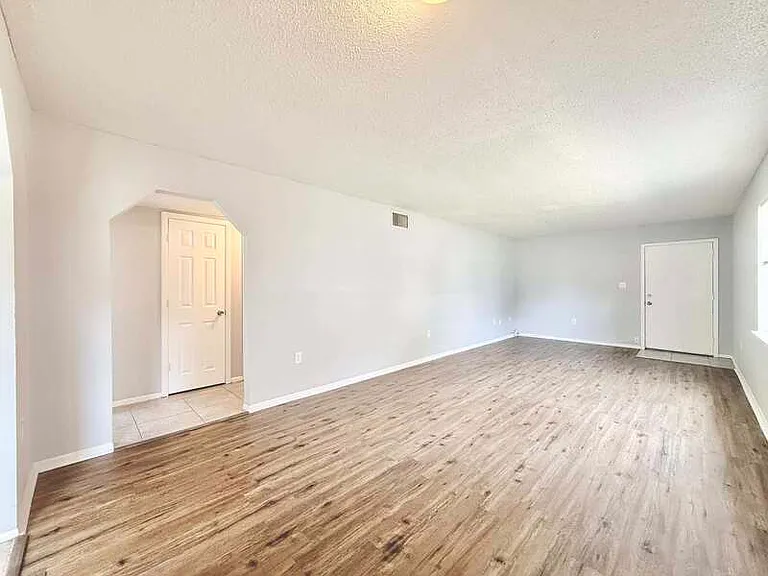 4725 39th Ave N #101 — Photo 9