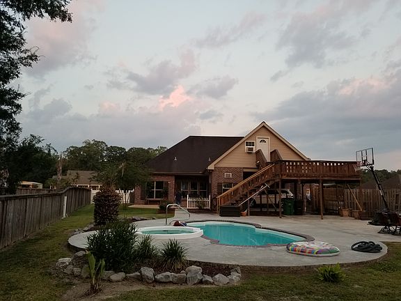 5th image of 221 Live Oak Dr