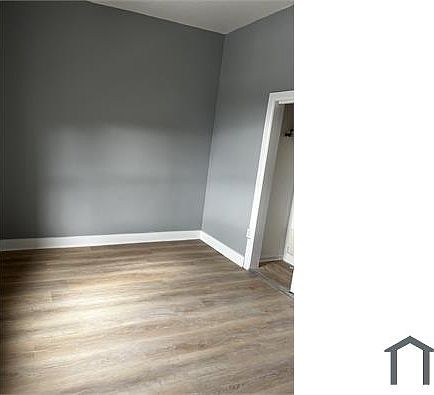 4th image of 2286 S Blue Island Ave